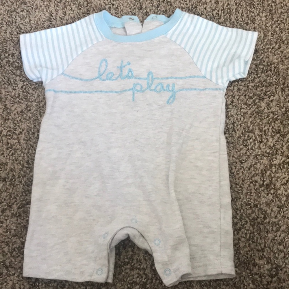Super cute never been worn 6-9 month romper